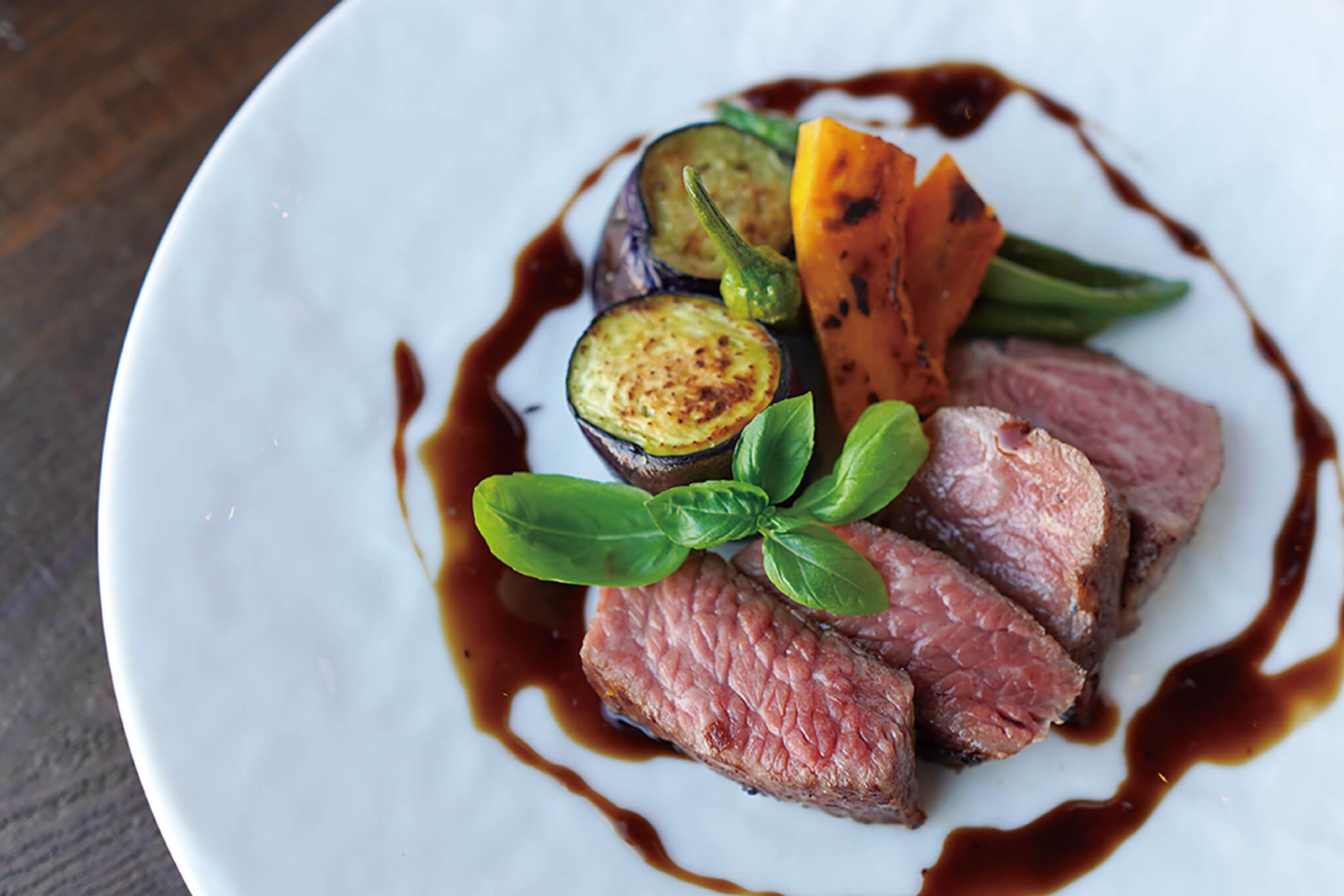 >猪や鹿を使った前菜やパスタ、メイン料理