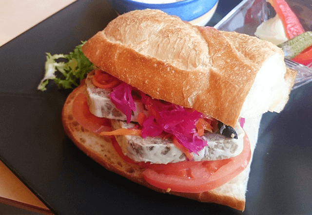 店舗紹介「ガーデンテラス　リーフ」