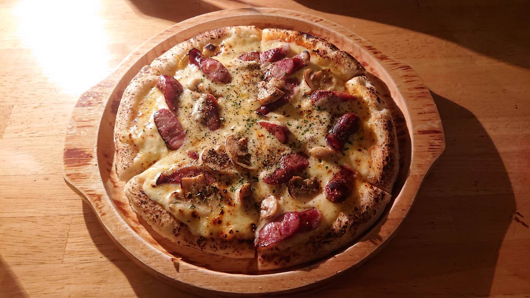 店舗紹介「喫茶&ビアホール PINE」